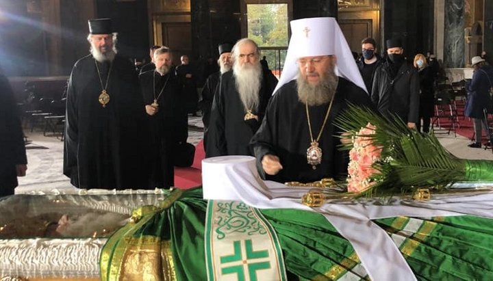 UOC Сhancellor bids farewell to Patriarch Irinej in Belgrade