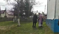 An official from OCU demands from UOC priest keys to church in Mikhalcha