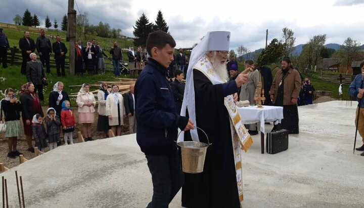 Consecration of the foundation for the church of the UOC in Yasinia. Photo: UOJ