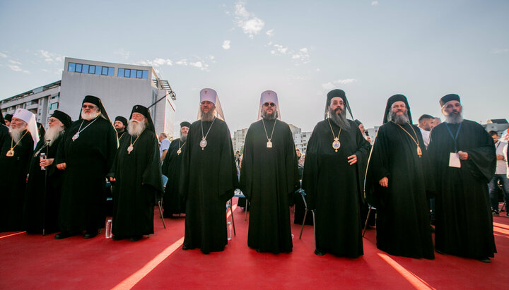 The delegation of the UOC at a divine service in Podgorica. Photo: facebook.com/MitropolitAntoniy