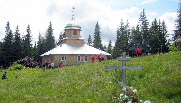 Looters plunder Dukonsky Monastery closed by authorities in Carpathians