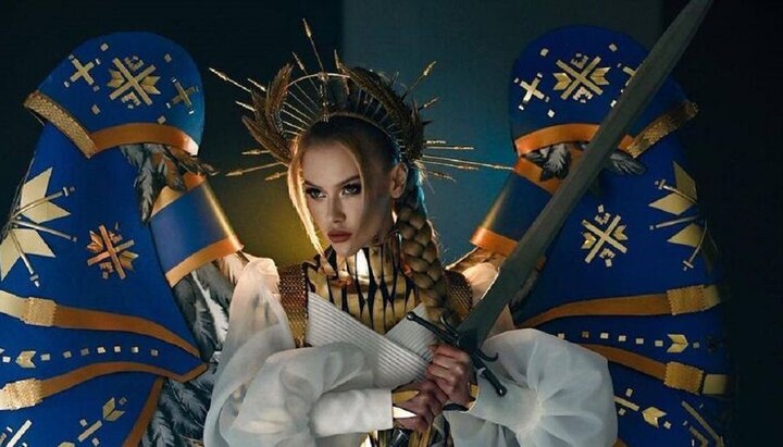 Viktoria Apanasenko as Archangel Michael. Photo: instagram.com/crystal.viktoria