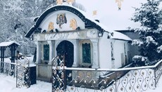 Tithes brethren ask for prayers before the monastery demolition trial 