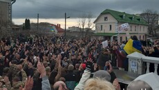 OCU raiders seize UOC Cathedral in Khmelnytsky