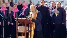 His Beatitude comes to prayer at the Lavra