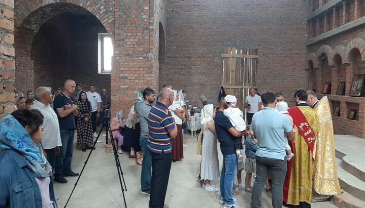 Liturgy in an unfinished church. Photo: t.me/s/dozor_kozak1