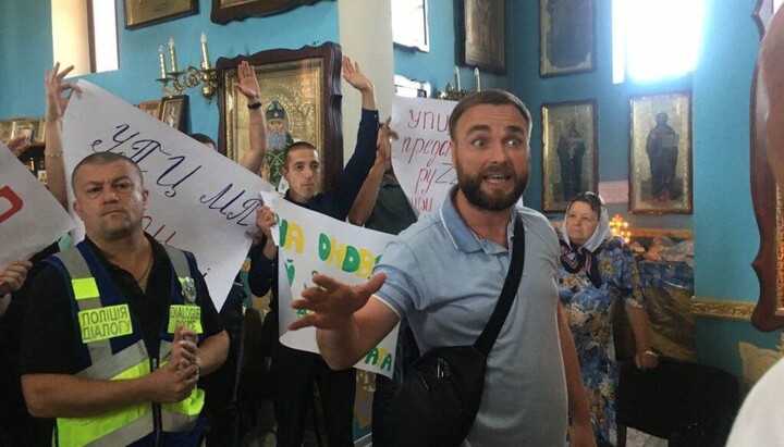 Provocation of supporters of the OCU in the UOC temple in Pishchane village. Photo: telegraf.in.ua