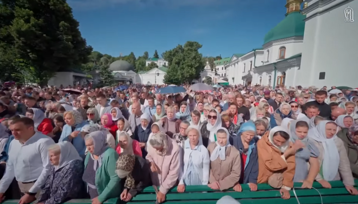 UOC believers in the Lavra. Photo: a screenshot of the 