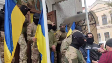 In Vaslovivtsi, visiting titushki in balaclavas seize UOC church