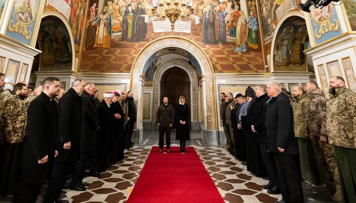 The Zelensky couple praying in Lavra. Photo: OP website