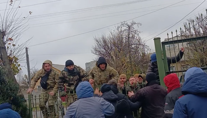 OCU members removing obstacles to unity with the UOC with blows to the jaw. Photo: UOJ