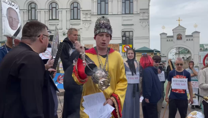 Activists under the Lavra. Photo: UOJ