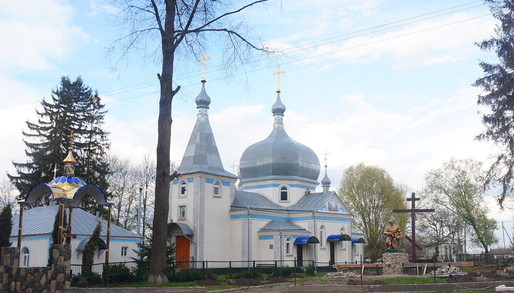 In Peches’ke, activists of OCU push out the rector and seize the church