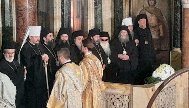 Dumenko and Zoria at the funeral of Patriarch Neophyte.