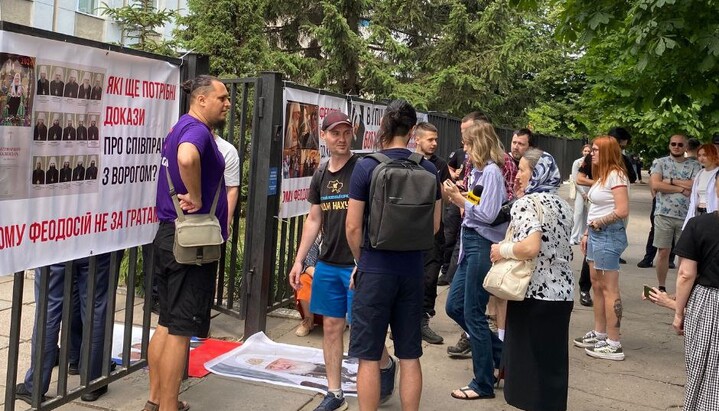 Near the Cherkasy court. Photo: 1800