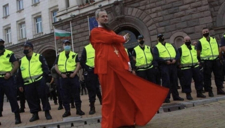 Archimandrite Dionysius participates in political protests. Photo: glasove.com