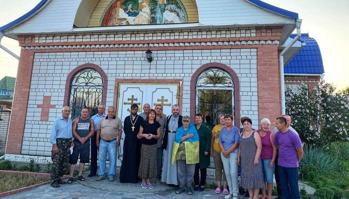 Supporters of the OCU in the village of Rudnia. Photo: Trybuna. Brovary