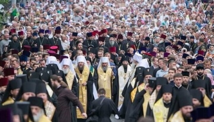 A thousands-strong procession of the UOC on the day of celebrating the 1033rd anniversary of the Baptism of Rus. Photo: UOC