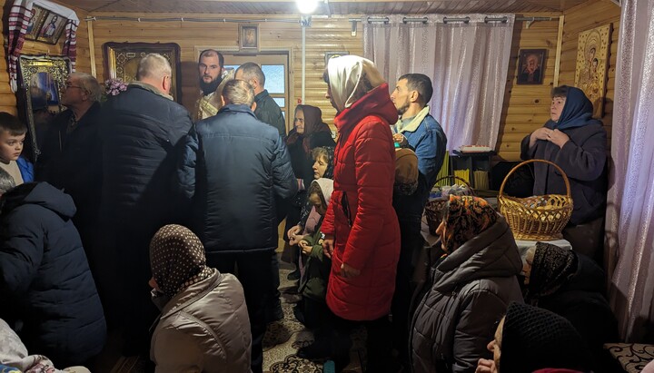 Believers of the UOC hold a service in a barn after their church was seized. Photo: from Flavius Mihăieș's page on X