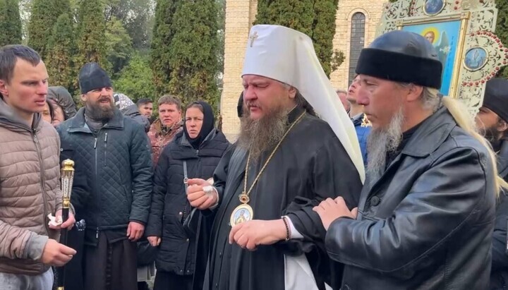 Metropolitan Theodosiy with UOC believers. Photo: screenshot from video by the Cherkasy Eparchy