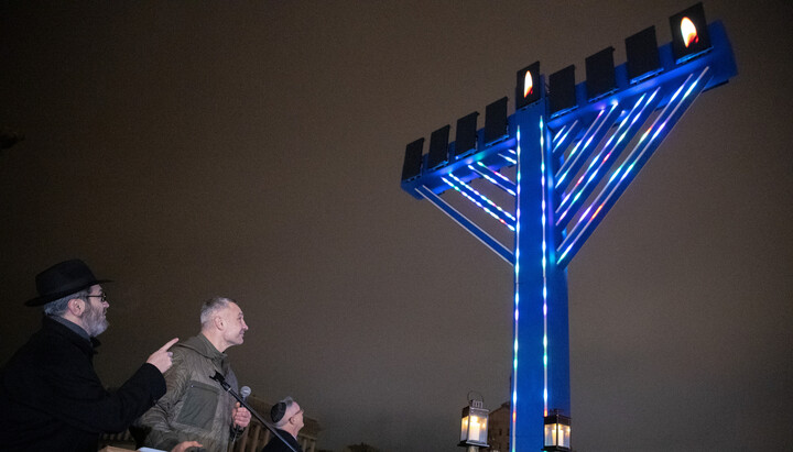 Klitschko Lights Menorah on Kyiv's Maidan. Photo: Klitschko's website