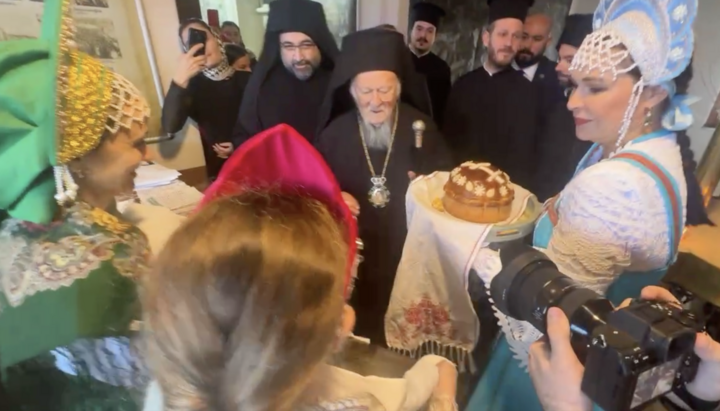 Russian women in Istanbul greet Patriarch Bartholomew at the Church of St. Andrew the First-Called. Photo: Phanar's Facebook page