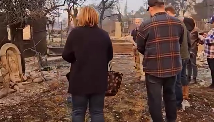 Viral video in US shows family singing to Mary amid ruins of their home