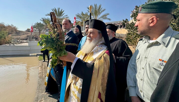 Water blessing in the Jerusalem Church. Photo: rusdm