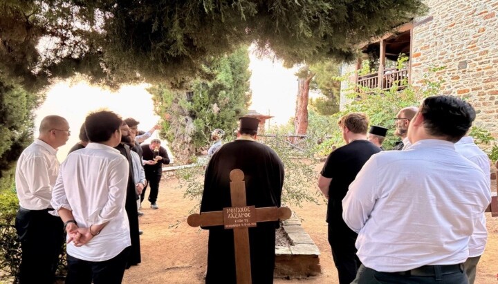Holy Cross seminarians assisted in chanting a Trisagion service for Metropolitan Ezekiel of Pisidia, a former Dean of Holy Cross. The Trisagion was offered by V. Rev. Archimandrite Bartholomew Mercado. Photo: Hellenic College Holy Cross/Facebook
