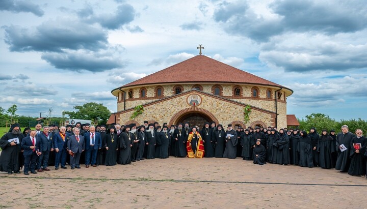 His Holiness is joined by the monastic community of Saint John the Baptist in Essex, along with visiting hierarchs, clergy and Archons of the Ecumenical Patriarchate. Photo by J. Mindala.