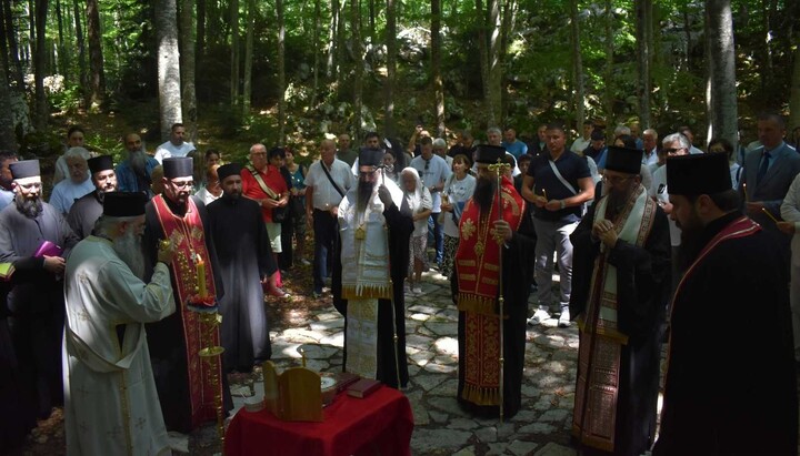 Orthodox Serbs commemerate those slaughtered by Croatian Fascists [CREDIT: https://eparhijaniska.rs]