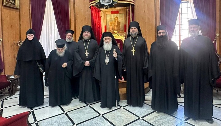 Patriarch Theophilus III and the delegates. Source: OrthoChristian.com