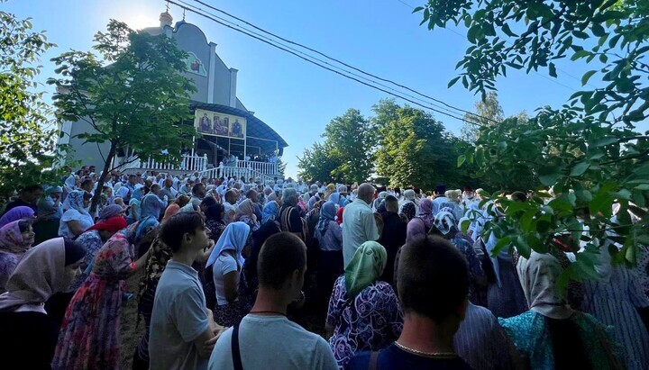 Pilgrims at the Kreschatyk Monastery. Photo: UOJ's Ukrainian branch (SPZh)