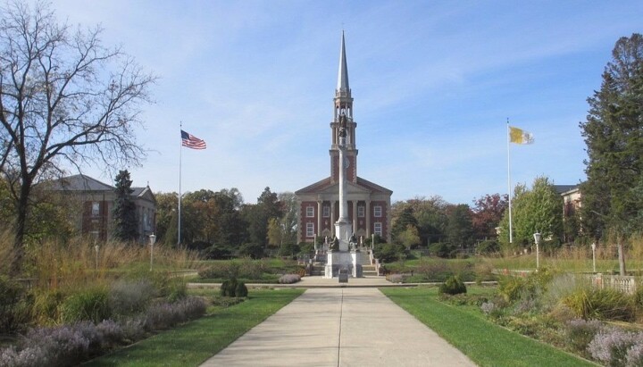 University of St. Mary of the Lake.