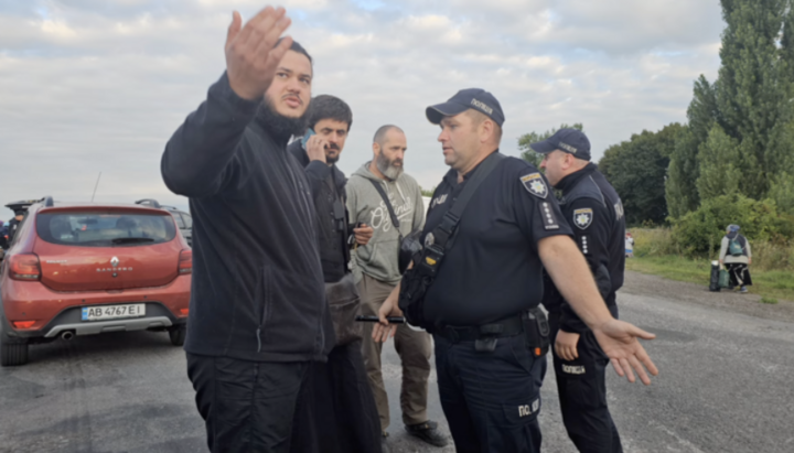 Police block 100 cars on pilgrimage to Pochaiv at Ternopil region