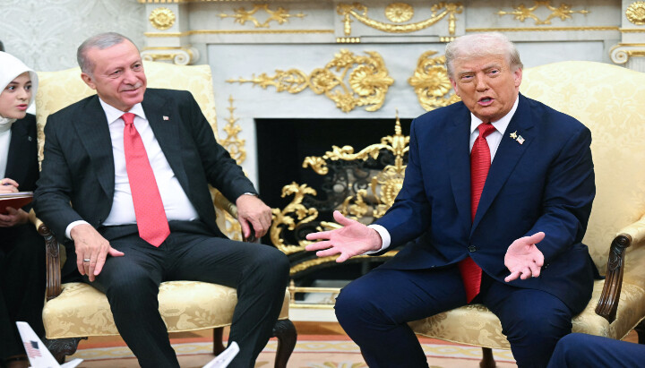 US President Donald Trump meets with Turkey's President Recep Tayyip Erdogan in the Oval Office of the White House in Washington, DC on September 25, 2025. Photo: AFP