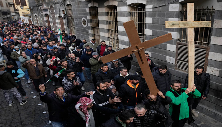 Christians protest in the street in Syria. Photo: Asia News 