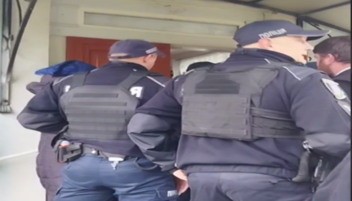 Seizure of the Church of the Nativity of the Most Holy Theotokos of the UOC in the village of Minkivtsi. Photo: Video screenshot/Dozor
