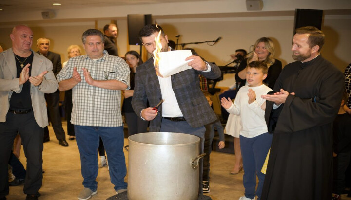 Serbian Orthodox Cathedral of Saint Lazarus – Ravanica celebrates burning their mortgage. Photo: newgracanica.org