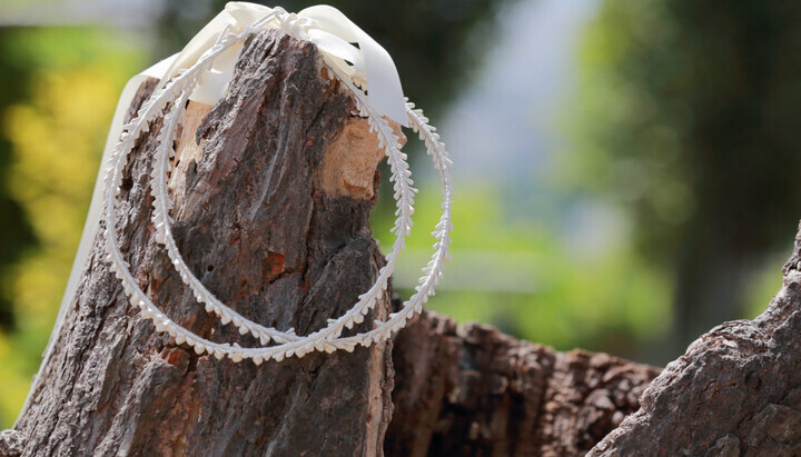 Crowns for an Orthodox wedding. Photo: Orthodoxia News Agency