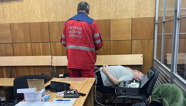 Met. Arseniy's Blood Pressure Soars During Trial, Forcing Postponement