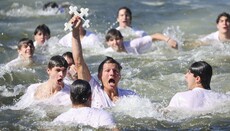 Teen Retrieves Holy Cross at Tarpon Springs’ 120th Theophany Celebration