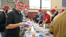 HCHC Community Packages 14,000 Meals in Lenten Service Project