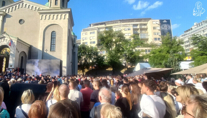 Holy Belt of the Theotokos Draws Pilgrims to Belgrade