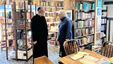 Metr. Saba Honors Warren Farha of Eighth Day Books